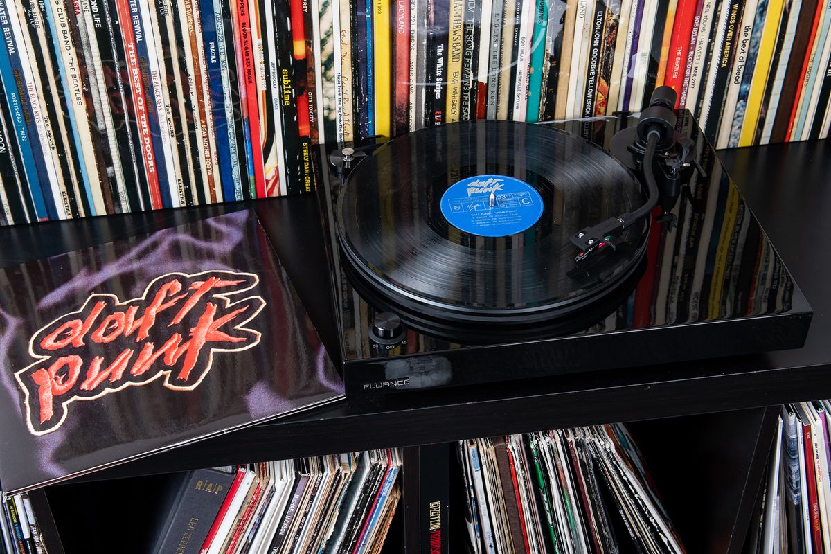 RT82 Reference Turntable with Ortofon OM10 Cartridge - Walnut