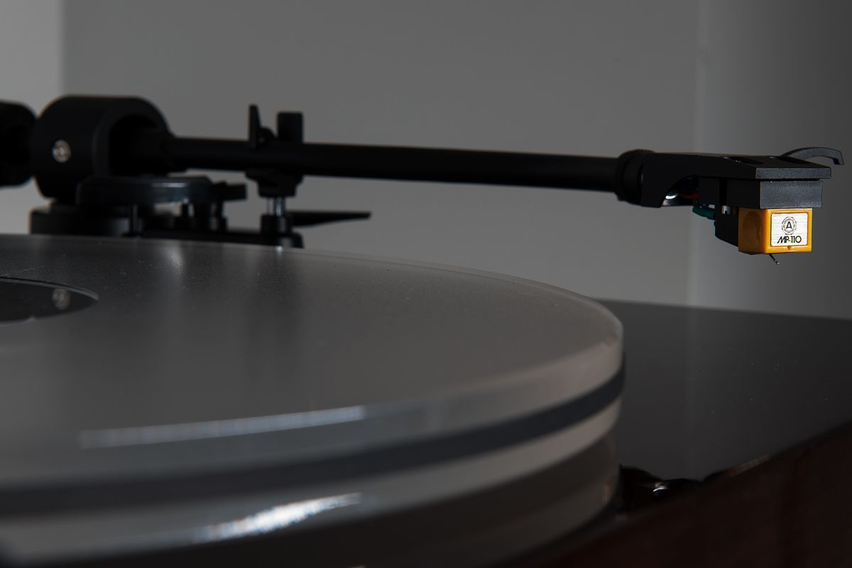 RT85N Reference Turntable with Nagaoka MP-110 Cartridge - Black