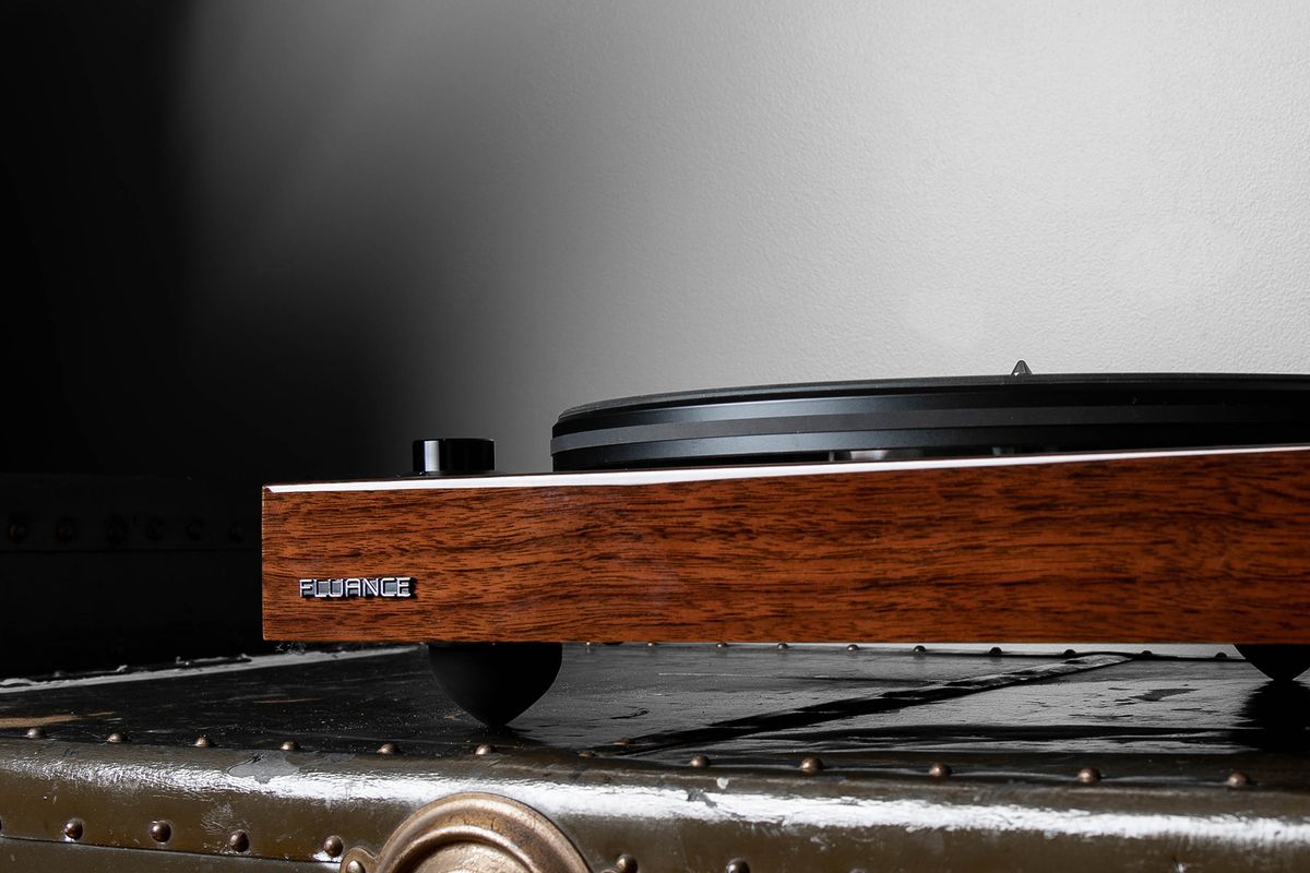 Fluance RT85N Vinyl Turntable, Ri71 Powered Bookshelf Speakers