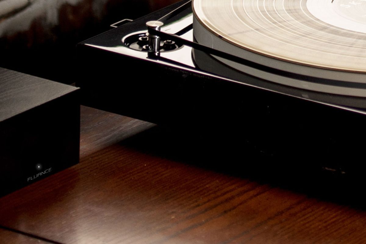 Reference RT85 High Fidelity Vinyl Turntable with PA10 Phono