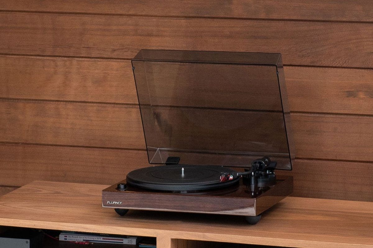 Fluance Ai60WW Active White Walnut Bookshelf Speakers
