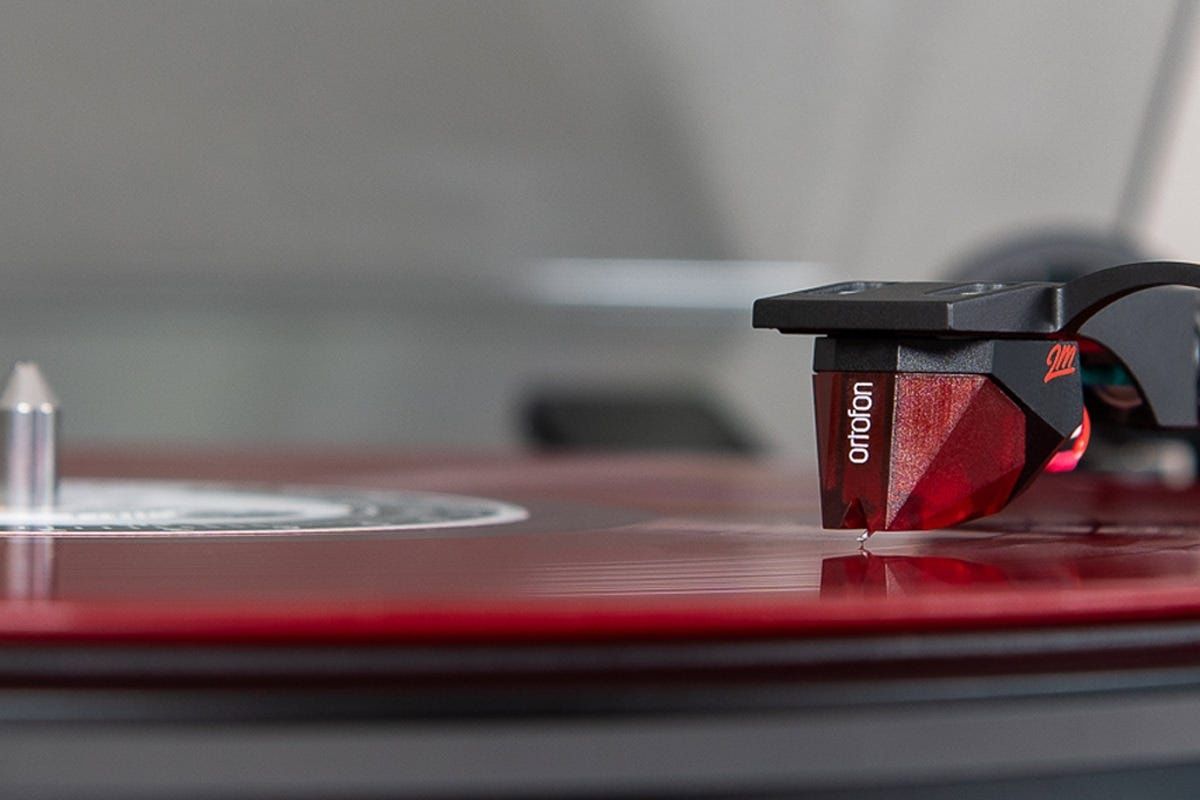 Reference RT83 High Fidelity Vinyl Turntable with PA10 Phono