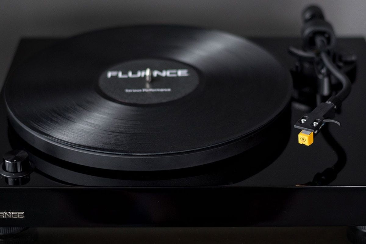 Classic High Fidelity Vinyl Turntable with Ai40 5” Powered