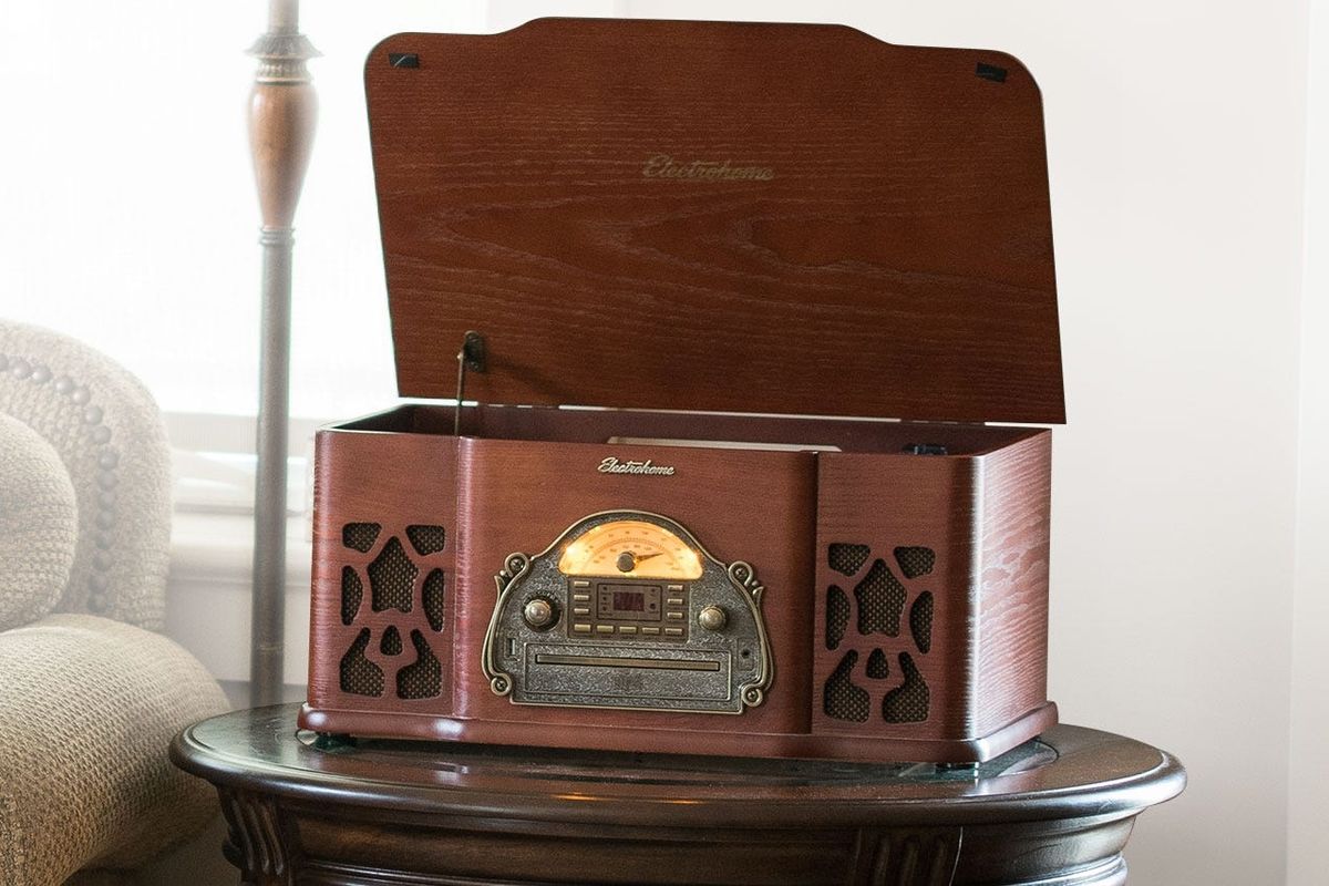 EANOS502 All-in-one Wellington Record Player System | Electrohome