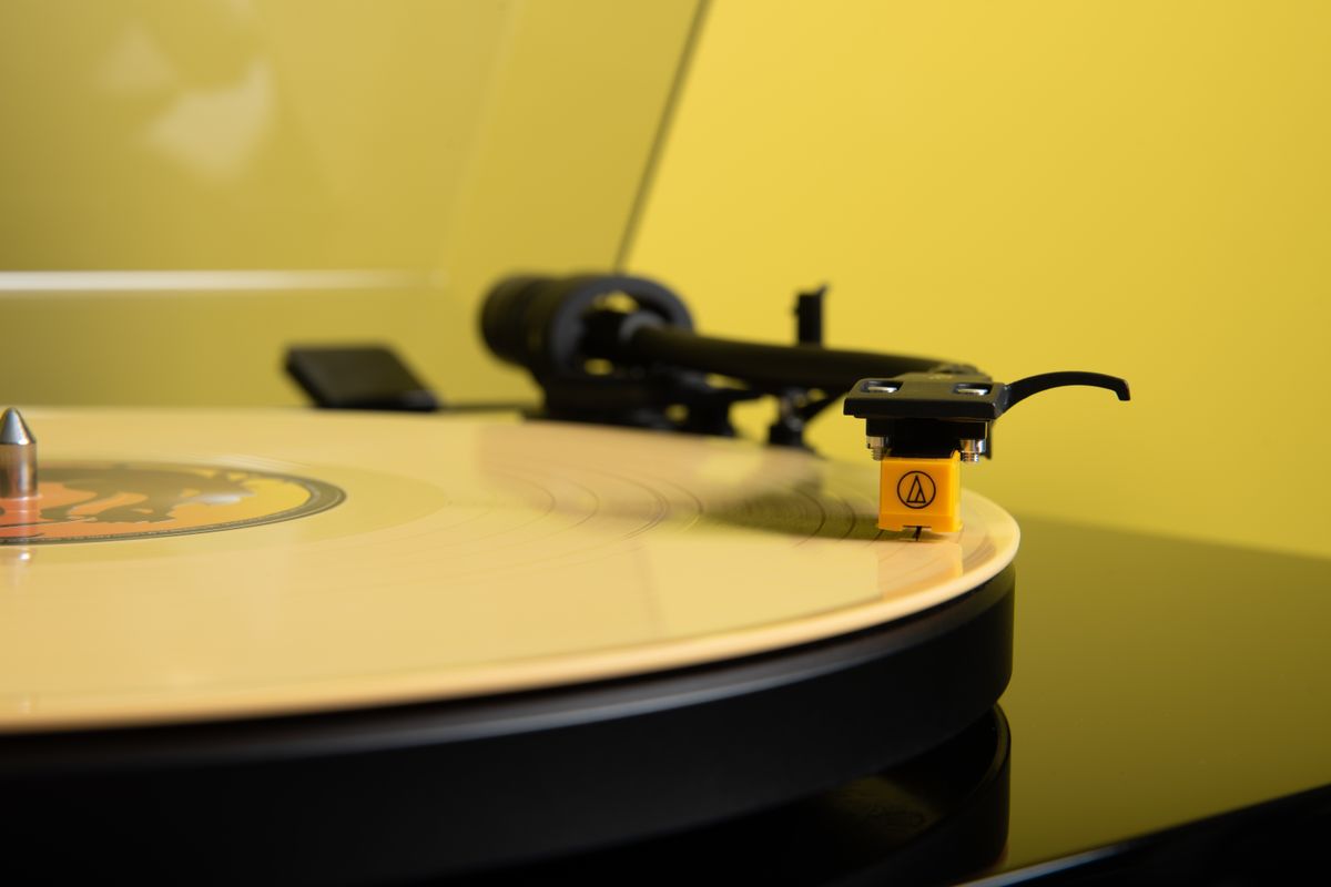 RT80 Vinyl Turntable with Ai41 Powered 5