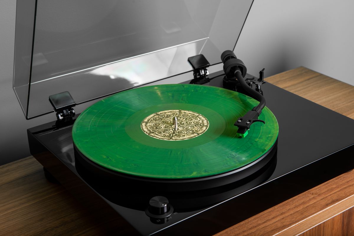 RT81 Hi-Fi Vinyl Turntable Record Player with Diamond Needle