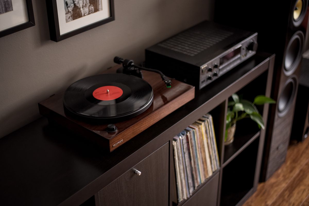 RT81 Hi-Fi Vinyl Turntable Record Player with Diamond Needle