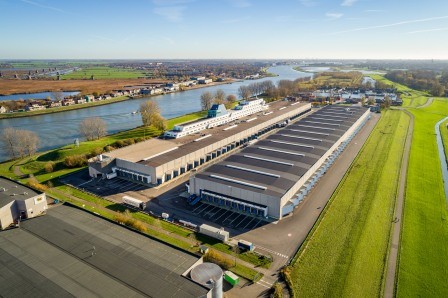 Elmarc B.V. huurt ca. 2.963 m2 warehouse aan de Ridderhaven 1-54 te Ridderkerk