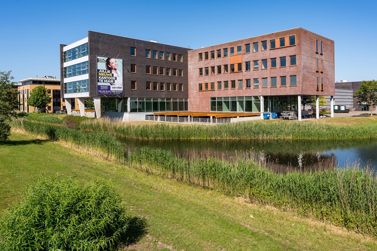 SynVest verhuurd ca. 1.400 m2 kantoorruimte aan de Trondheim 2-24 in Barendrecht