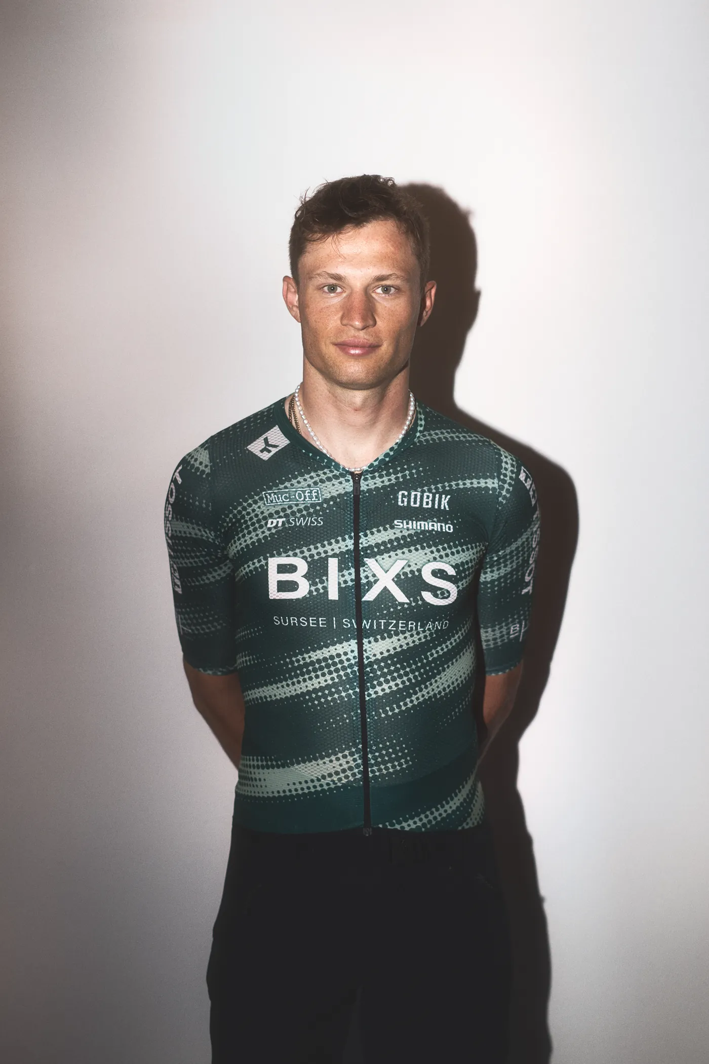 BIXS Race Team Athlet im Teamtrikot, frontales Portrait mit Kette
