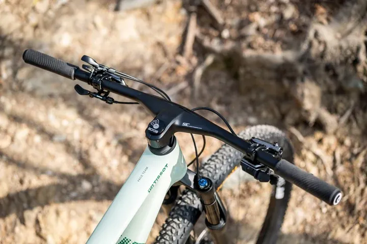 BIXS Pace Cross-Country-Bike, Cockpit mit Lenker, Vorbau und Federgabel