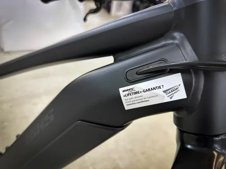 BIXS «Lifetime»-Garantie Aufkleber am Sattelrohr eines Bikes