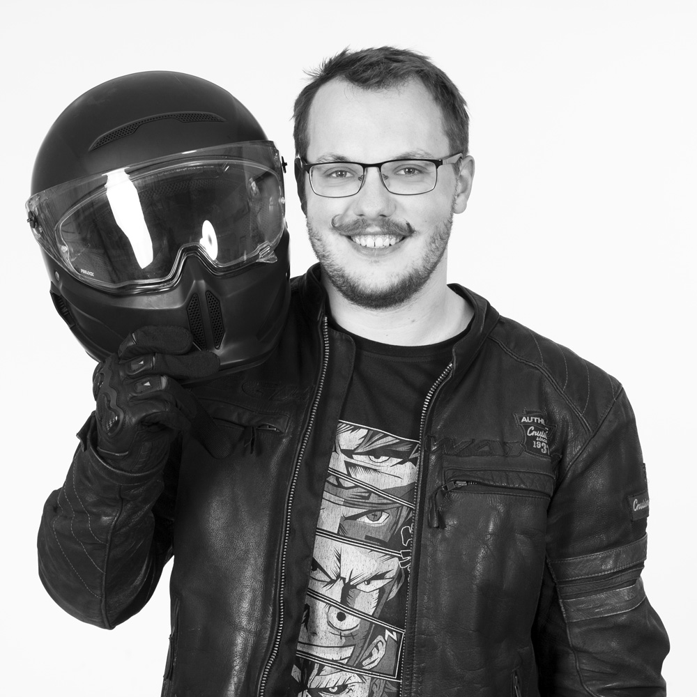 Samuel als Teammitglied in der IT