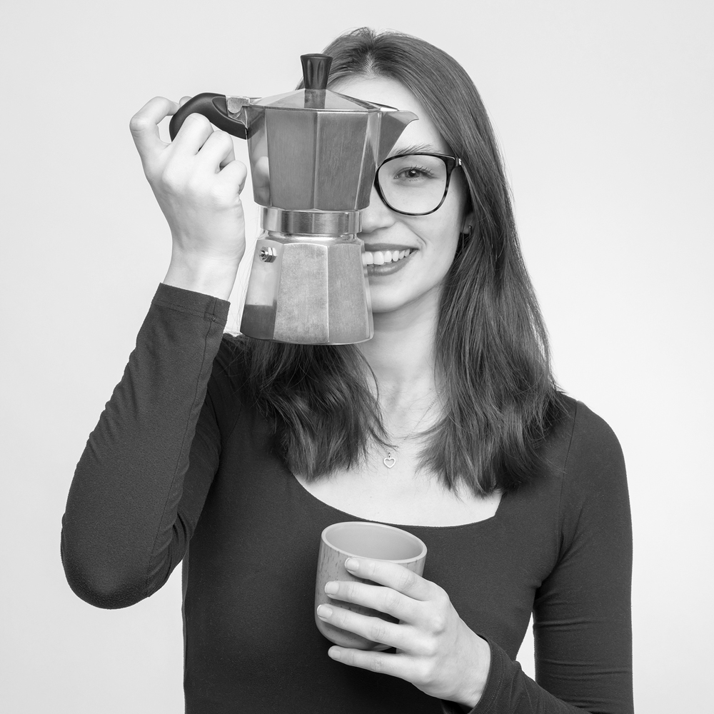 Alina als Teammitglied in der Kundenbetreuung