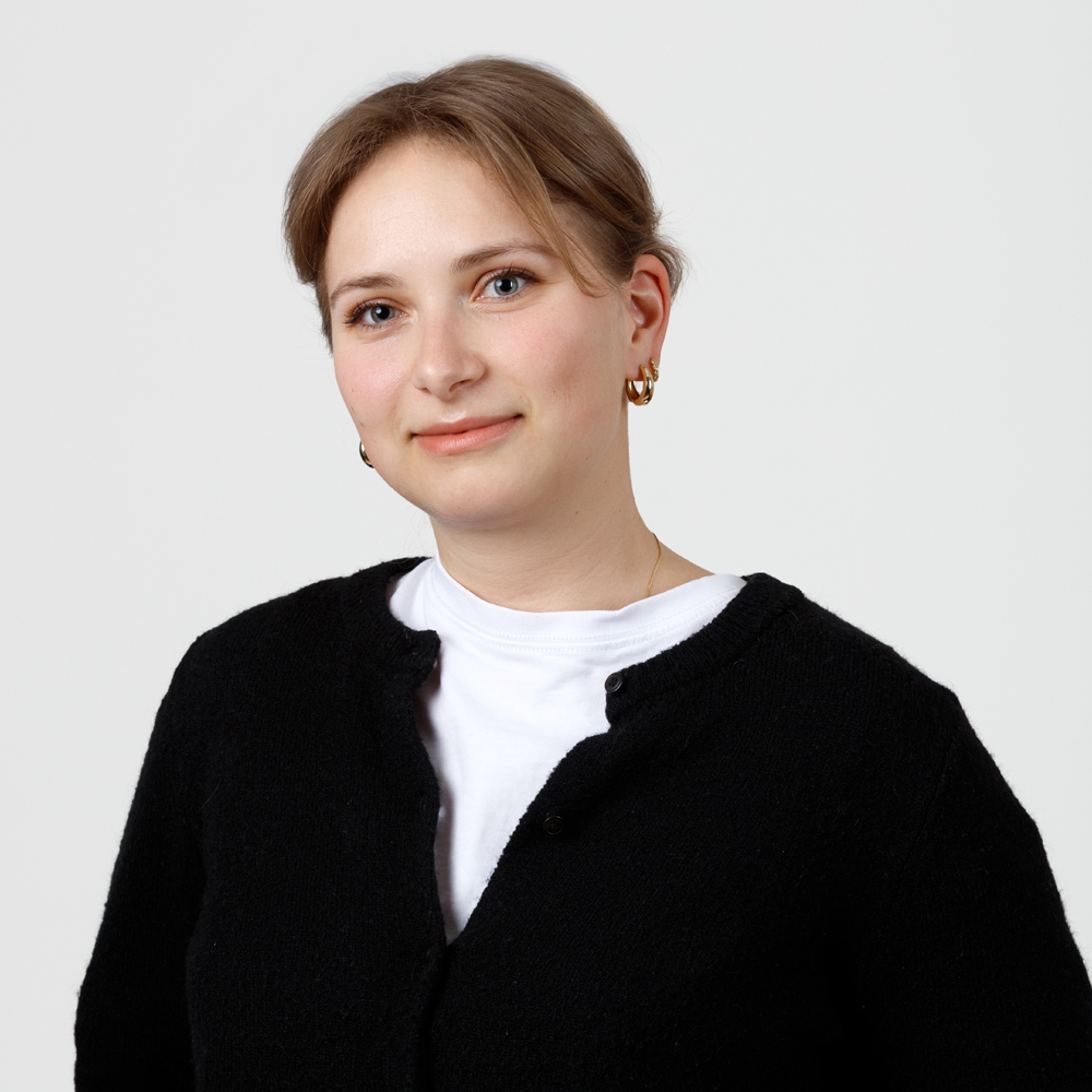 Lena als Teammitglied im Backoffice