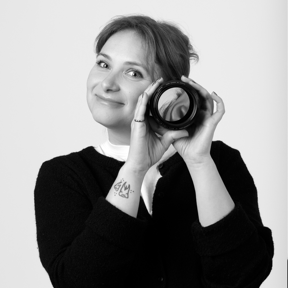 Lena als Teammitglied im Backoffice