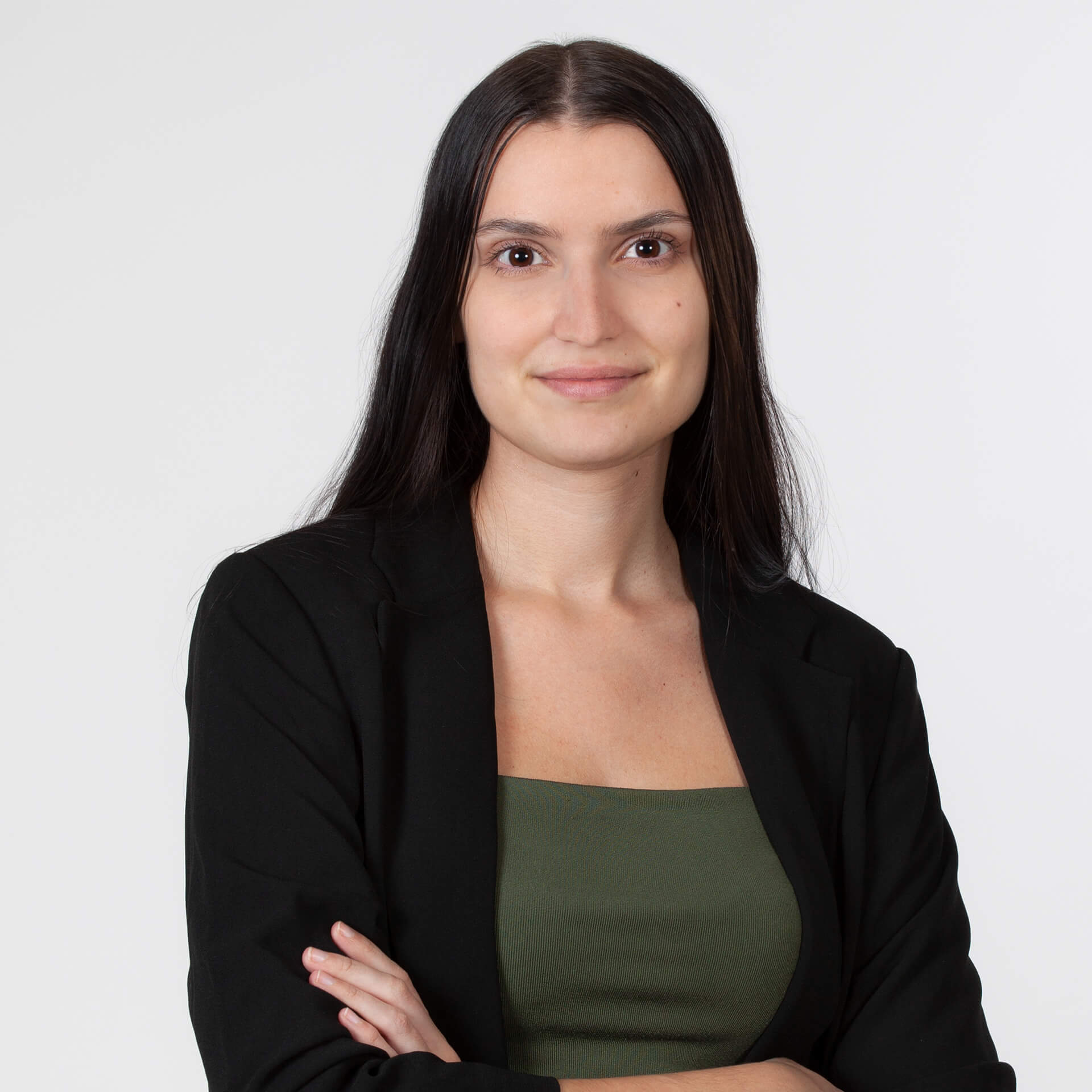 Sarah als Teammitglied im Backoffice