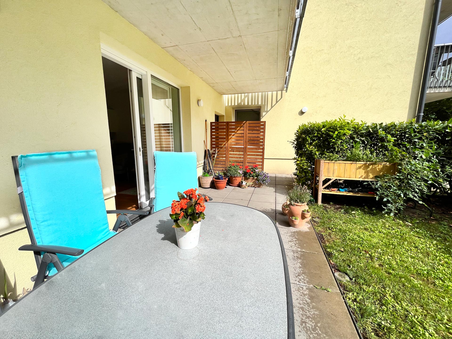 Garten mit Terasse und Sitzecke