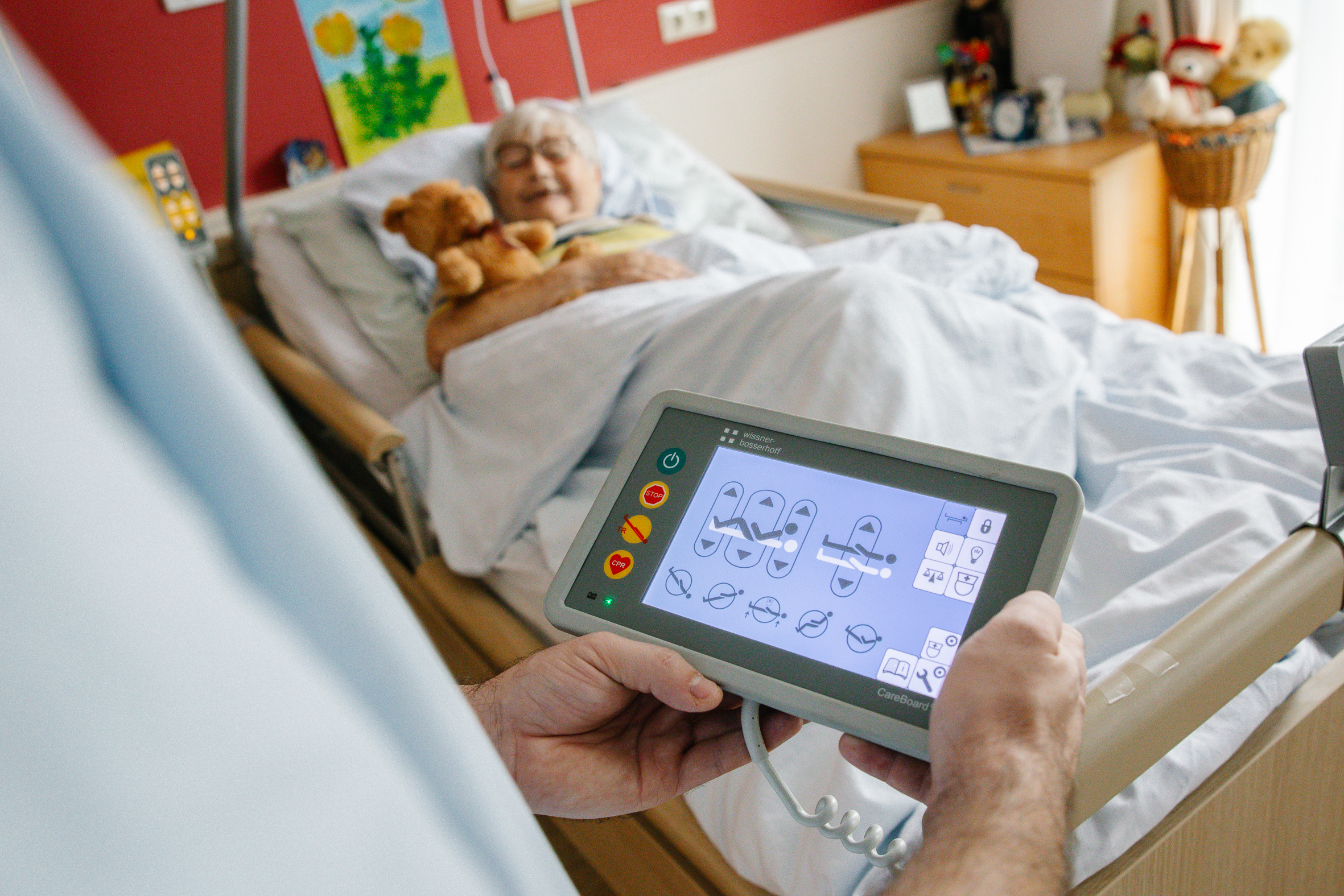 Praktische Funktionen des digitalen Pflegebetts