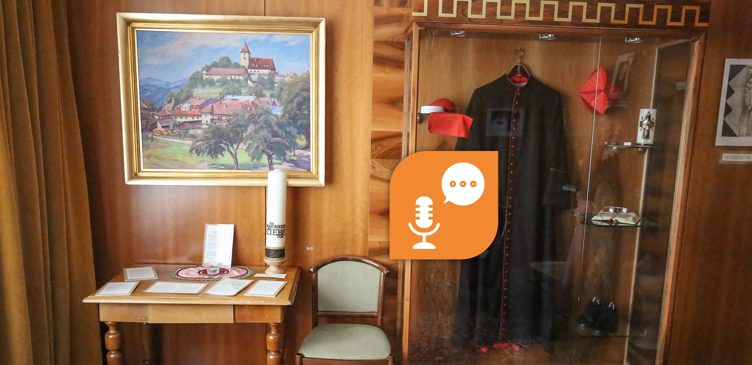 Gedenkzimmer von Kardinal König mit originaler Einrichtung und Gewändern.