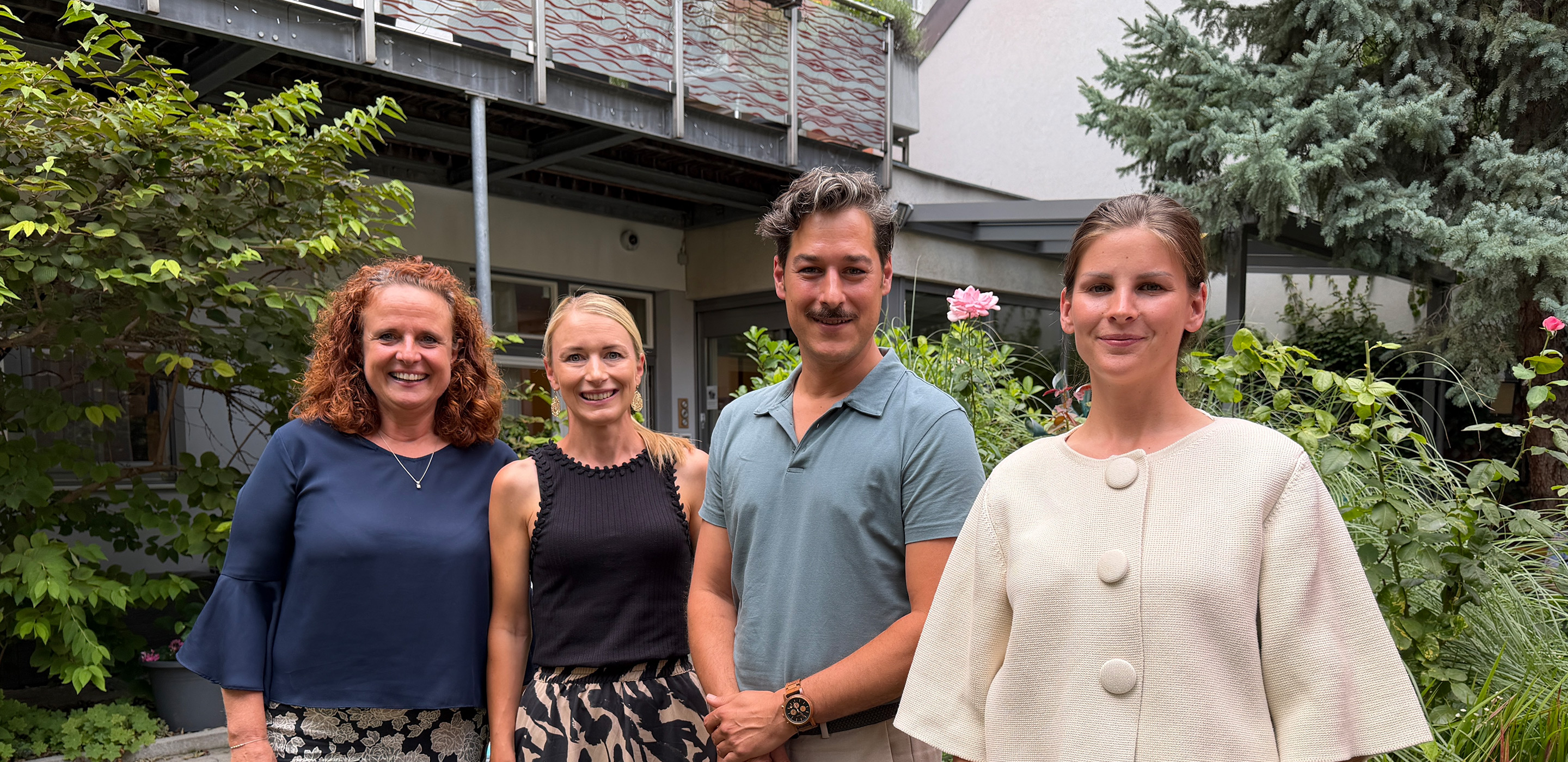 Gruppenfoto mit Jana Bockholdt, Elisabeth Rois, Josef Kaiser-Zeisel, Pia Marek