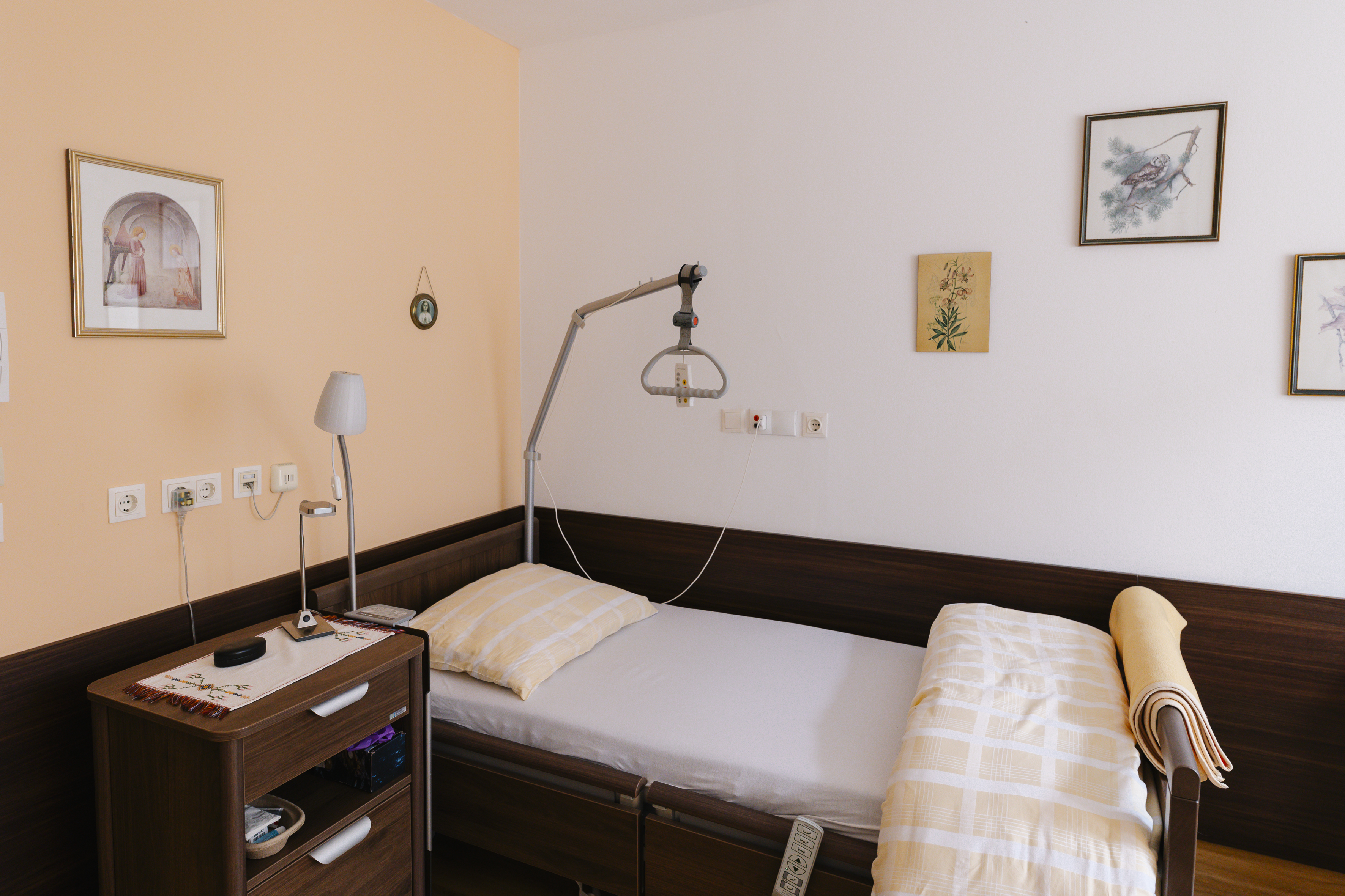 Ein modernes Pflegebett