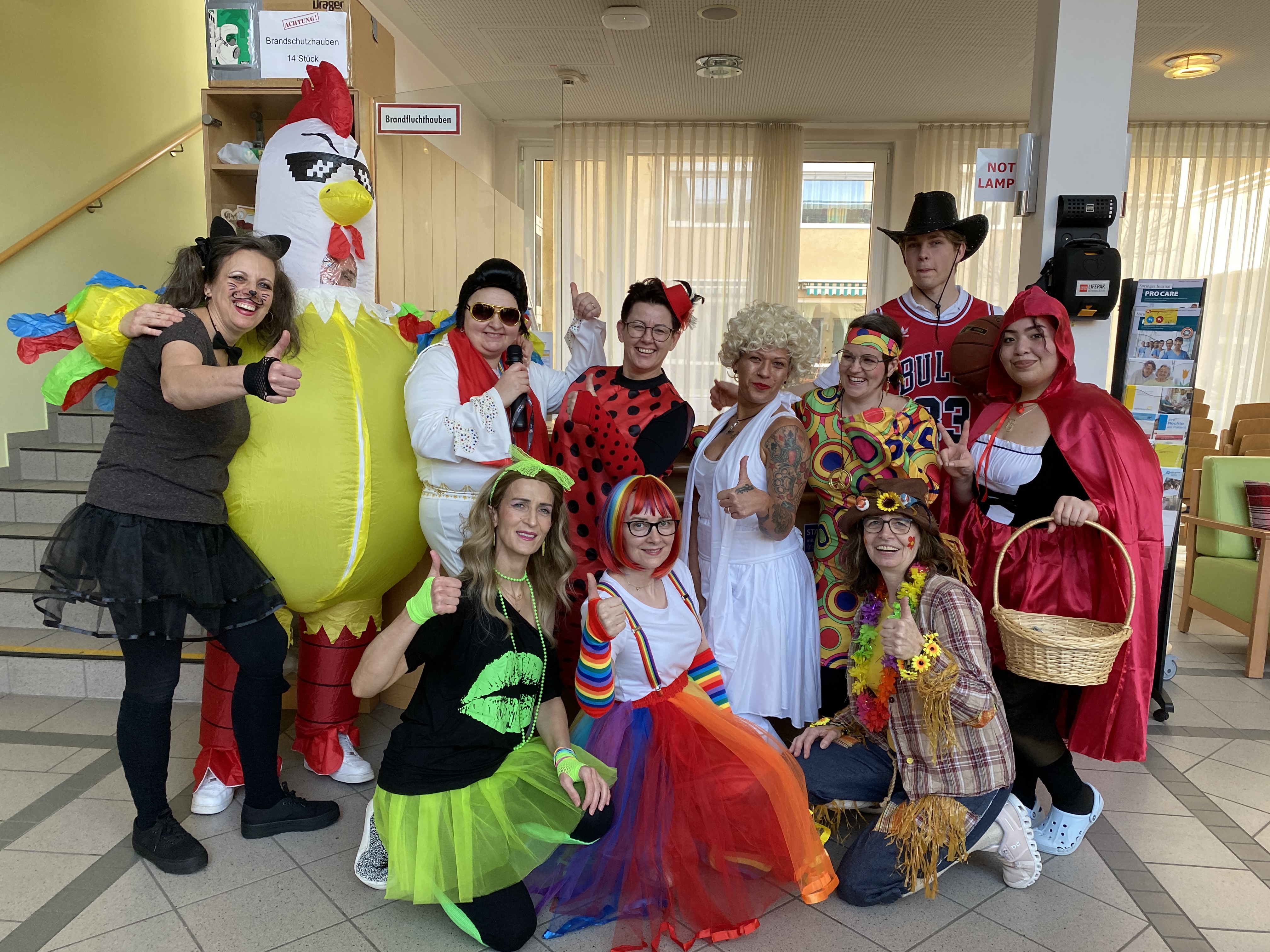 Team feiert Fasching