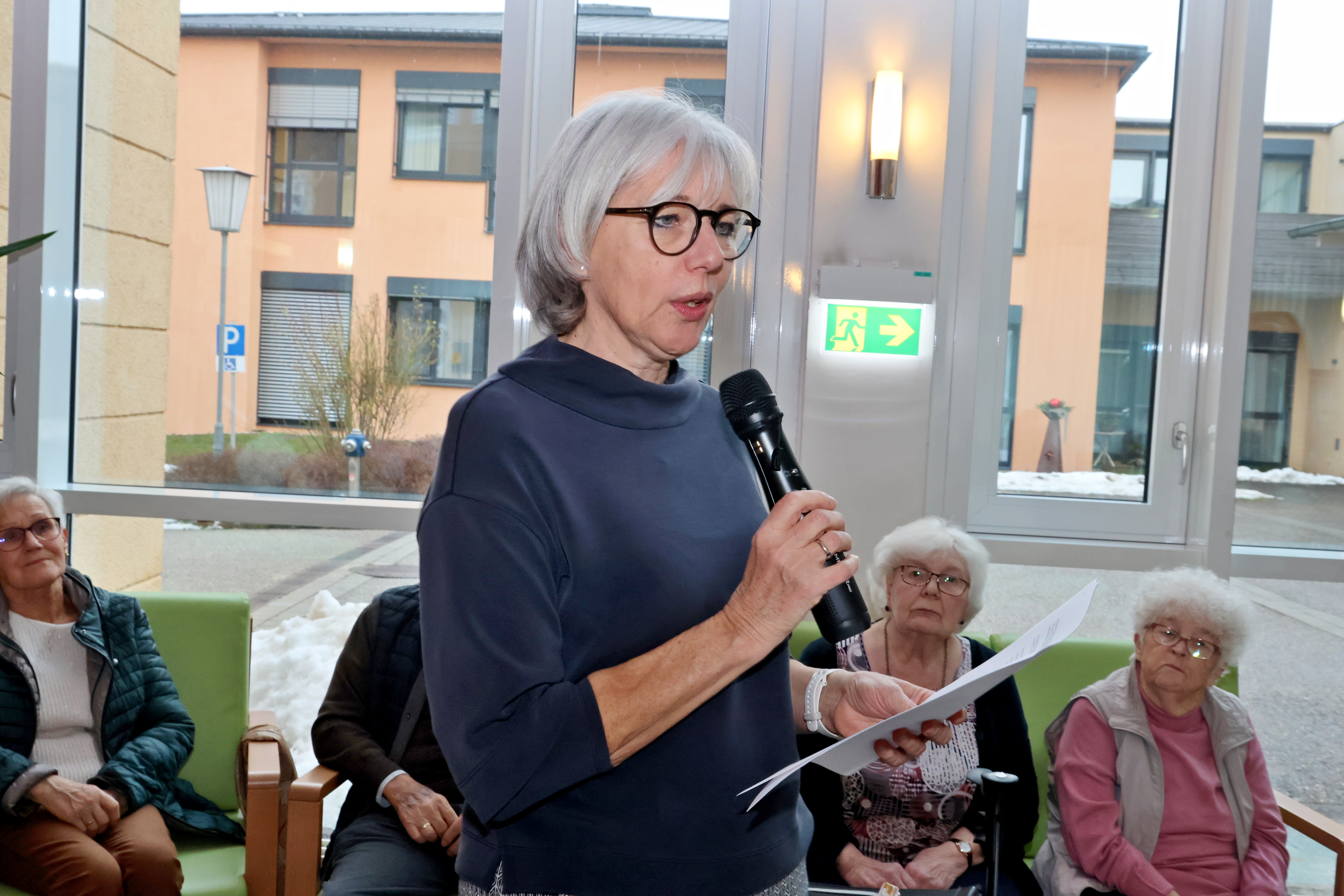 Gerlinde Göschelbauer eröffnet die Vernissage