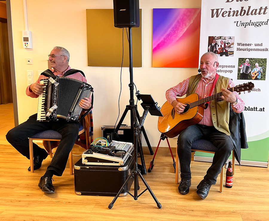 Live-Musik mit dem Duo Weinblatt