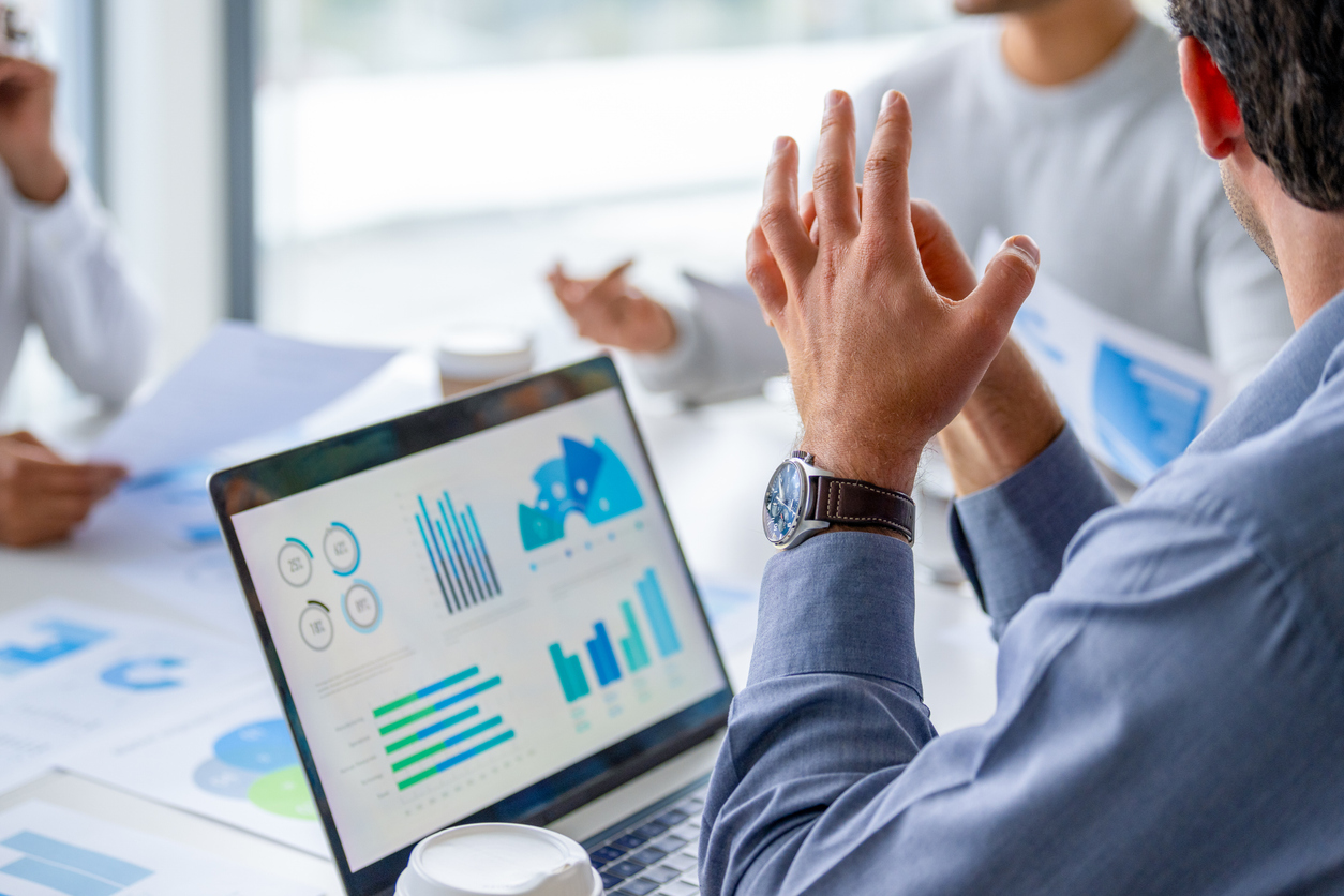 How AI Enhances Project Manager and Business Analyst Effectiveness | AAXIS