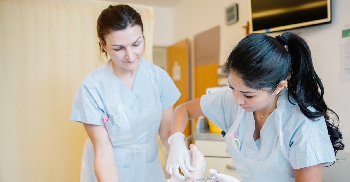 Assistenzärztinnen bei der Arbeit
