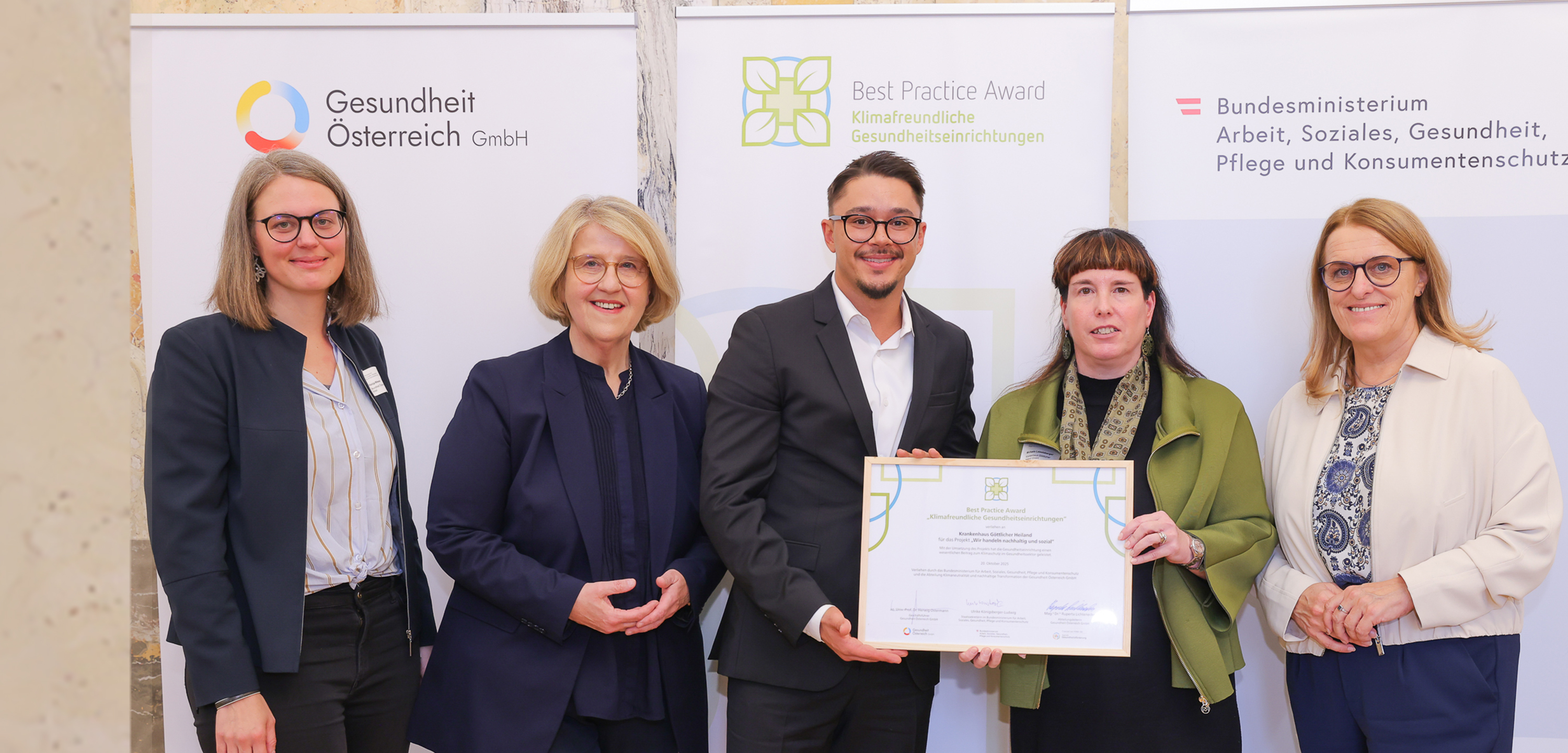 Offizielle Übergabe des Awards für Nachhaltigkeit