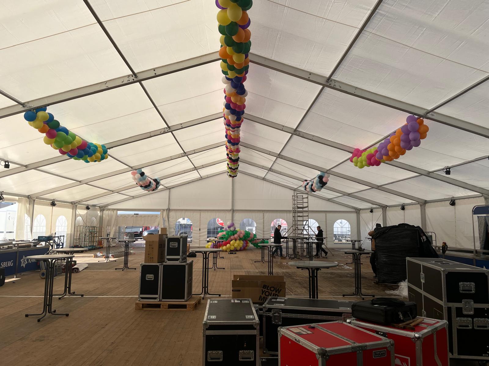 Partyzelt aufgebaut für eine Veranstaltung