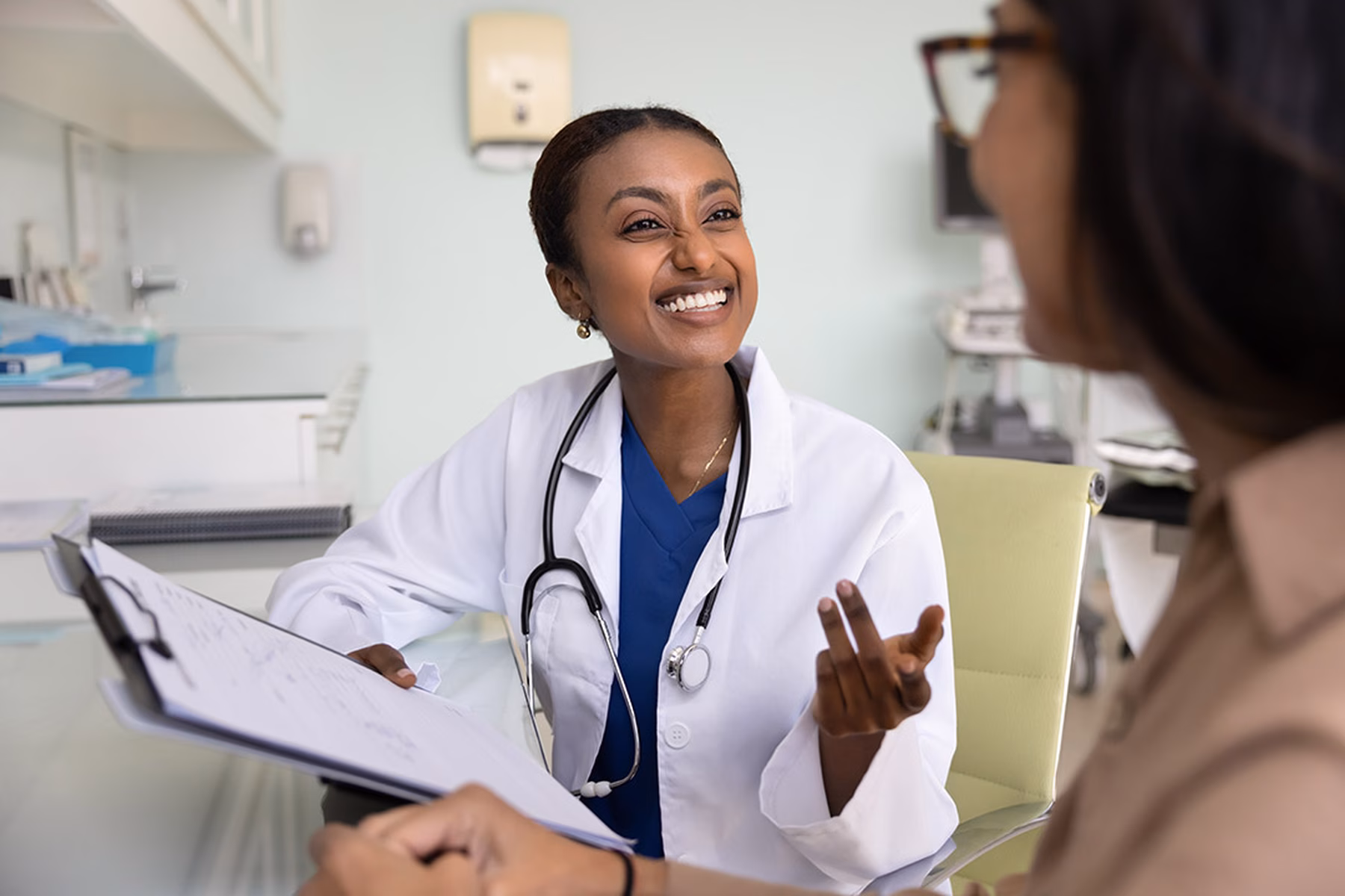 doctor-with-patient-05