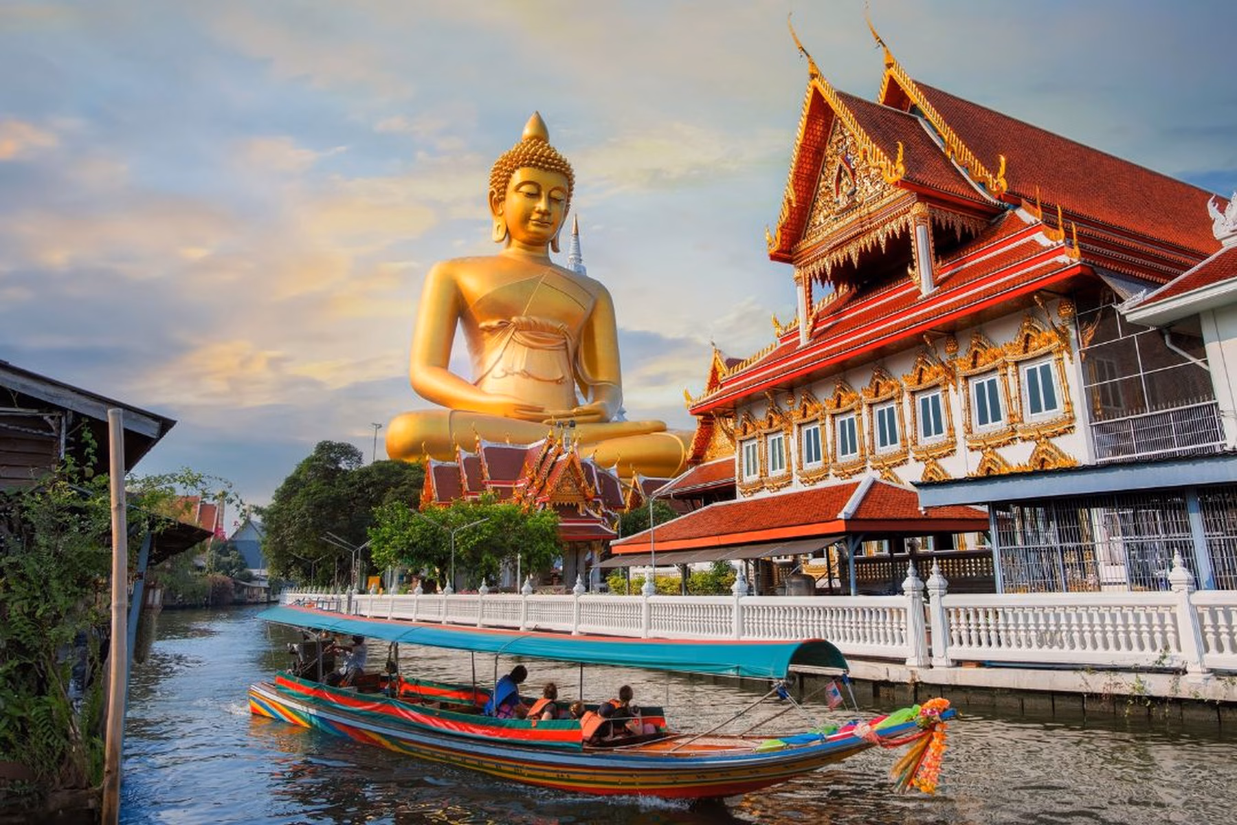 thailand-wat-paknam-bhasicharoen