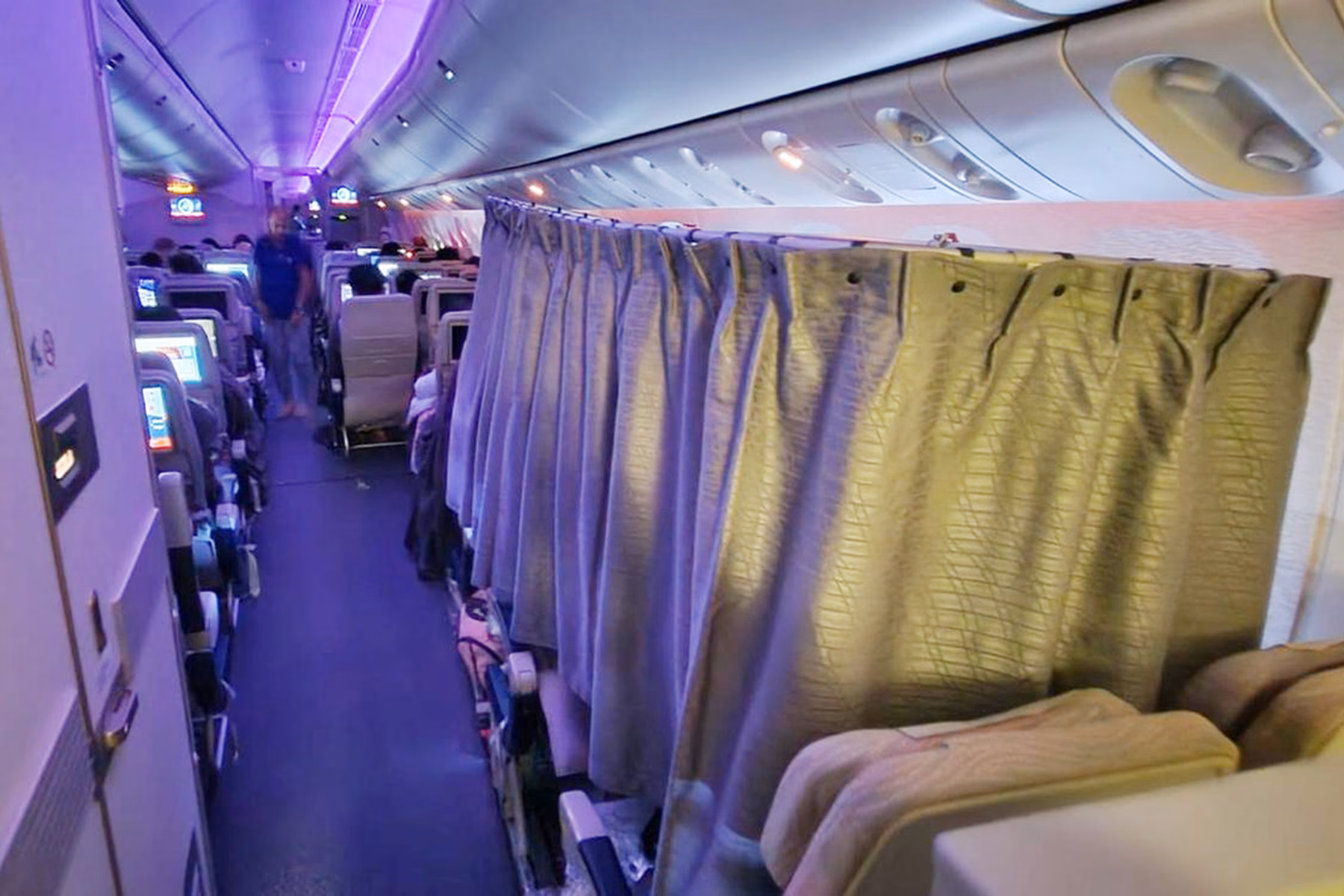 Privacy curtain for a patient on a commercial stretcher flight