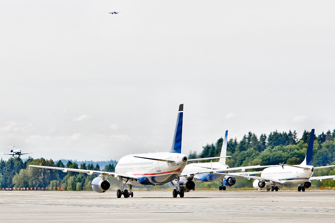 Commercial airliner