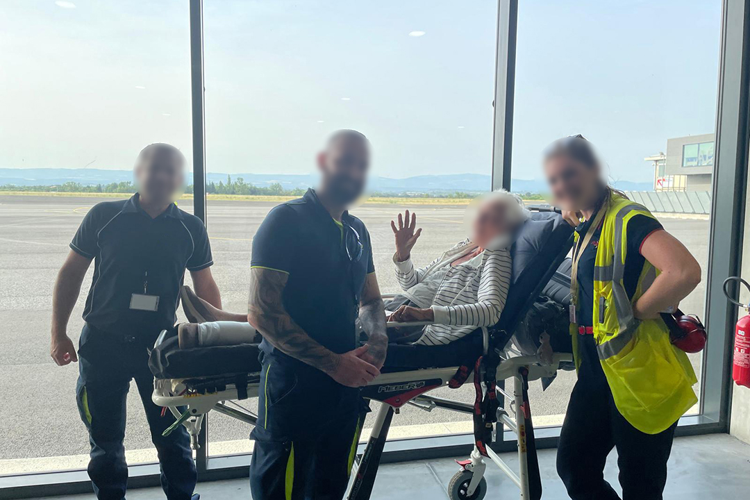 Patient with flight medics on the airport