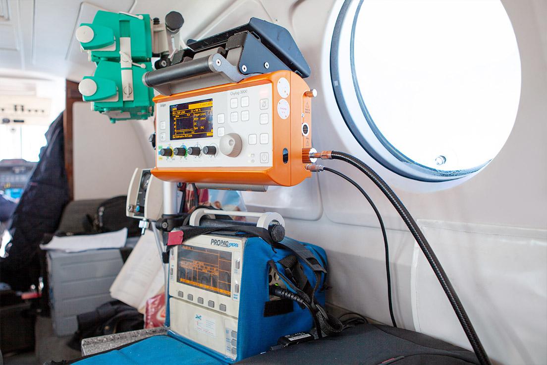 air-ambulance-common-medical-equipments