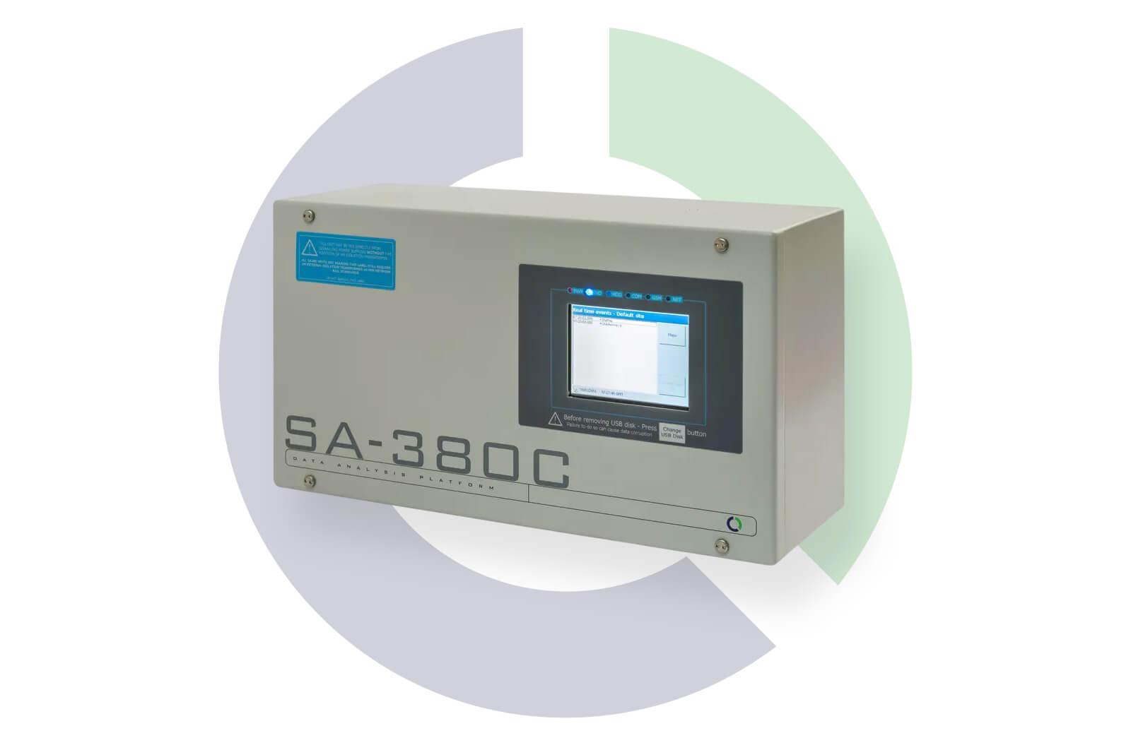 A grey SA-380C monitoring device with a digital display, set against a green and blue logo background.
