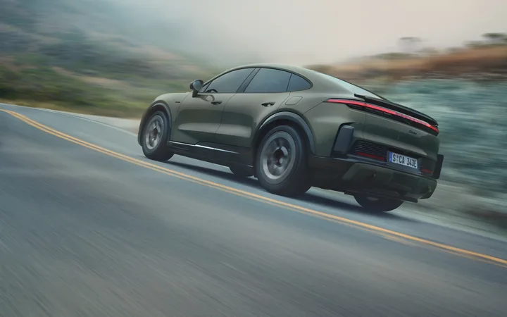 Porsche Cayenne E-Hybrid novo