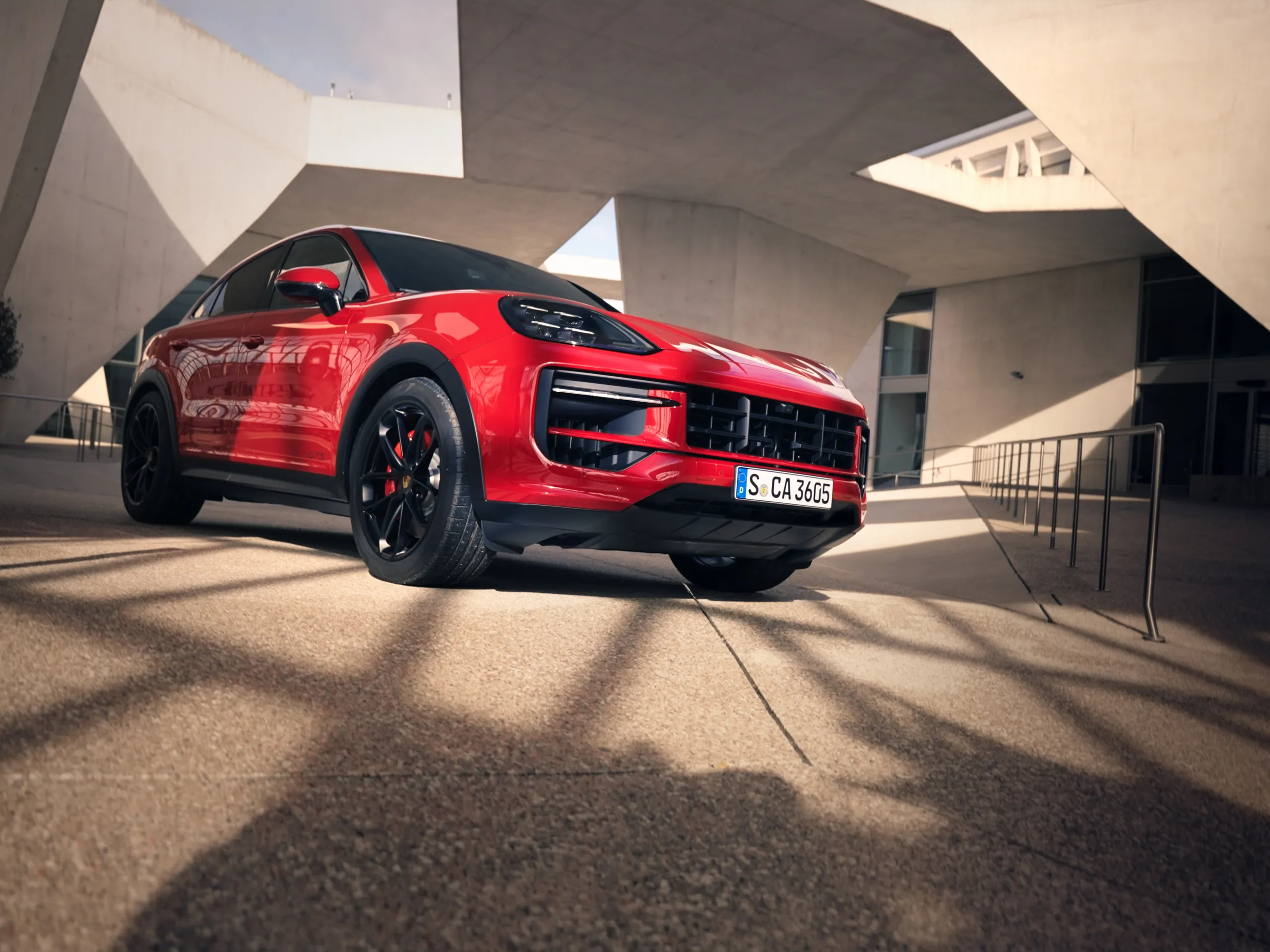 A 6-second moving image banner that shows the design highlights of the Porsche Cayenne GTS Coupé in carmine red.