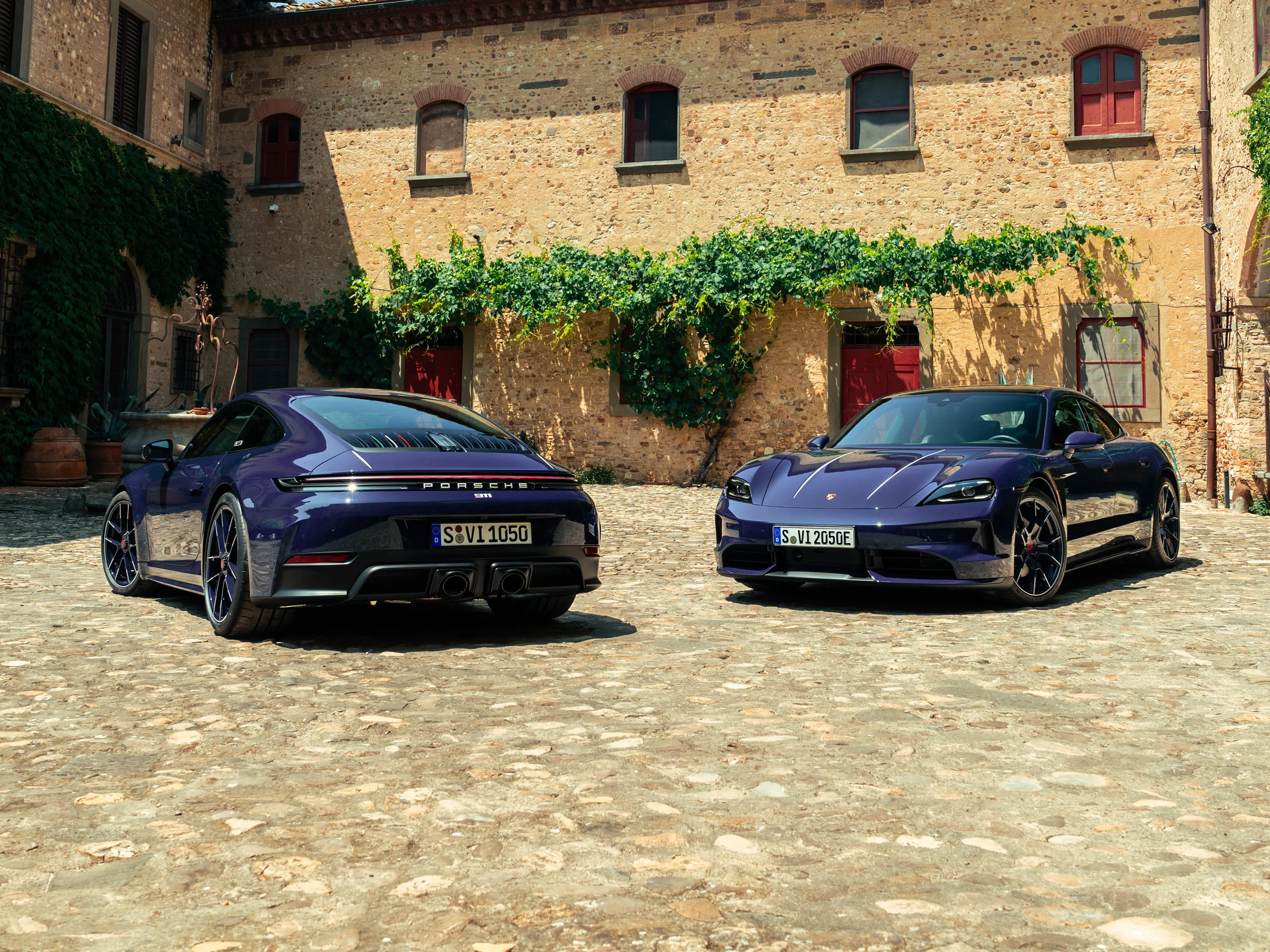 Static blusogno Porsche 911 Carrera 4 GTS and Taycan 4S.