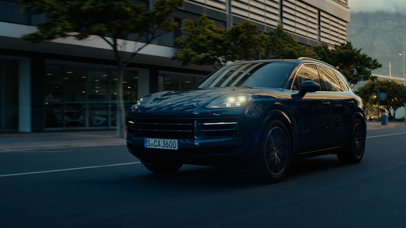 Several dynamic shots of a Cayenne drving threw the city.