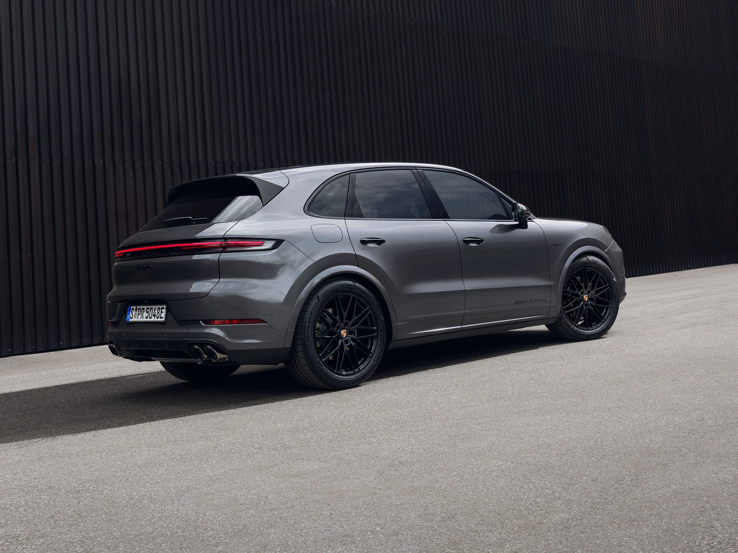 A Cayenne E-Hybrid Black Edition