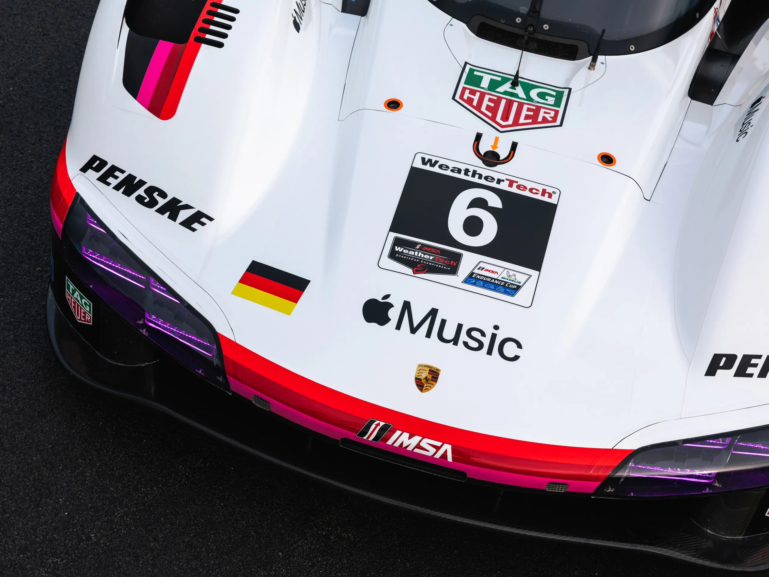 Porsche Penske Motorsport 963 in Long Beach mit Apple Music Livery.