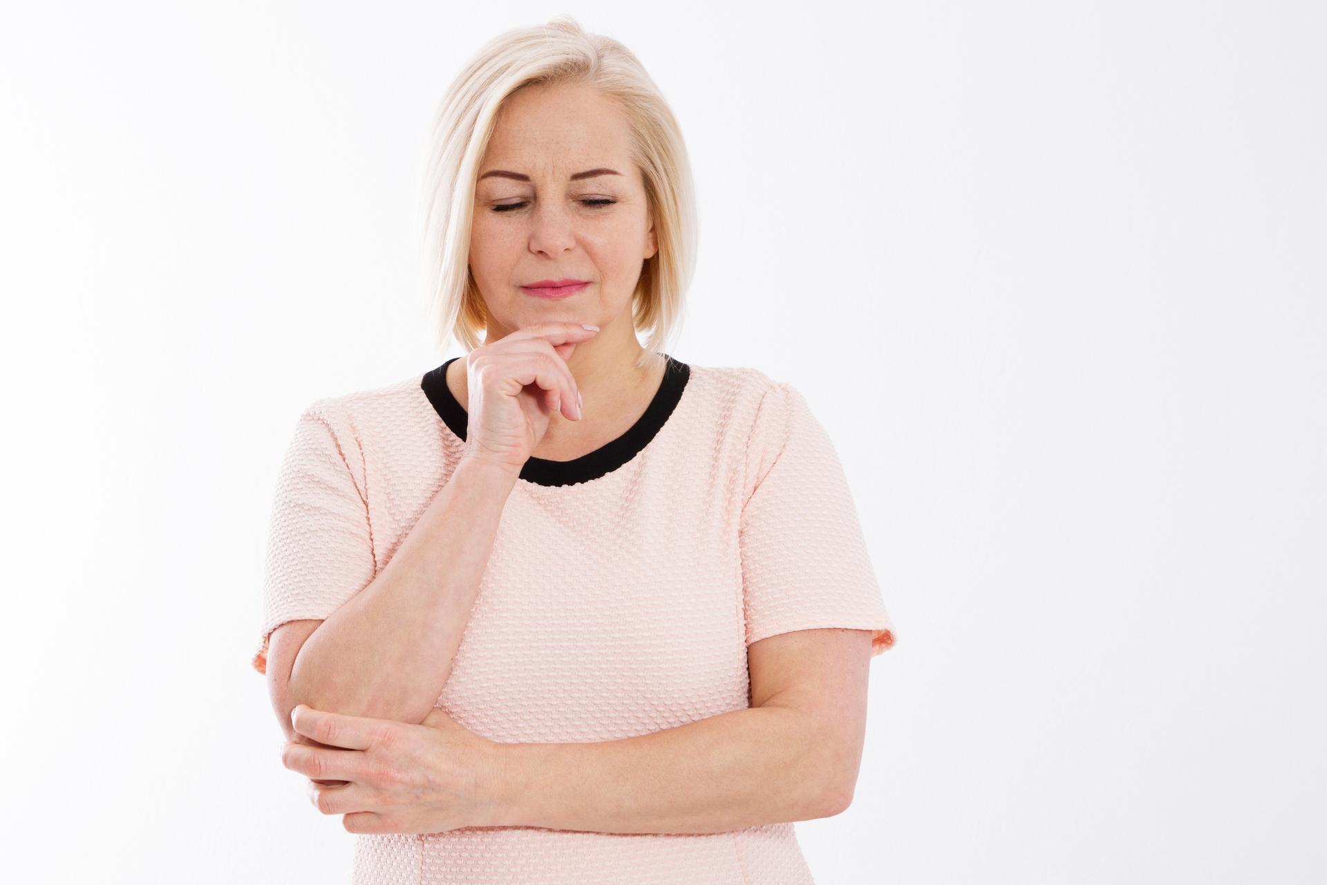 Menopauza krok po kroku. Objawy, wiek i zmiany hormonalne w organizmie kobiety.