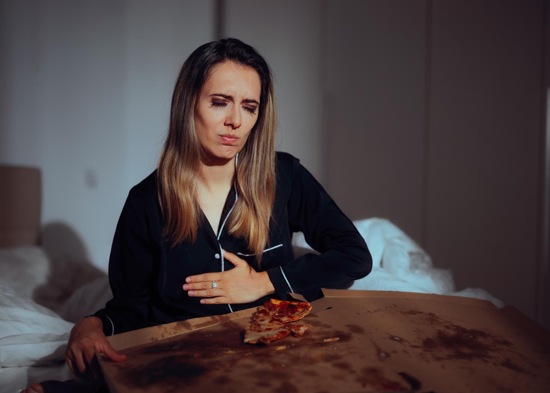 Wzdęcia i zgaga: kiedy odpowiada za nie dieta, a kiedy są sygnałem do diagnostyki