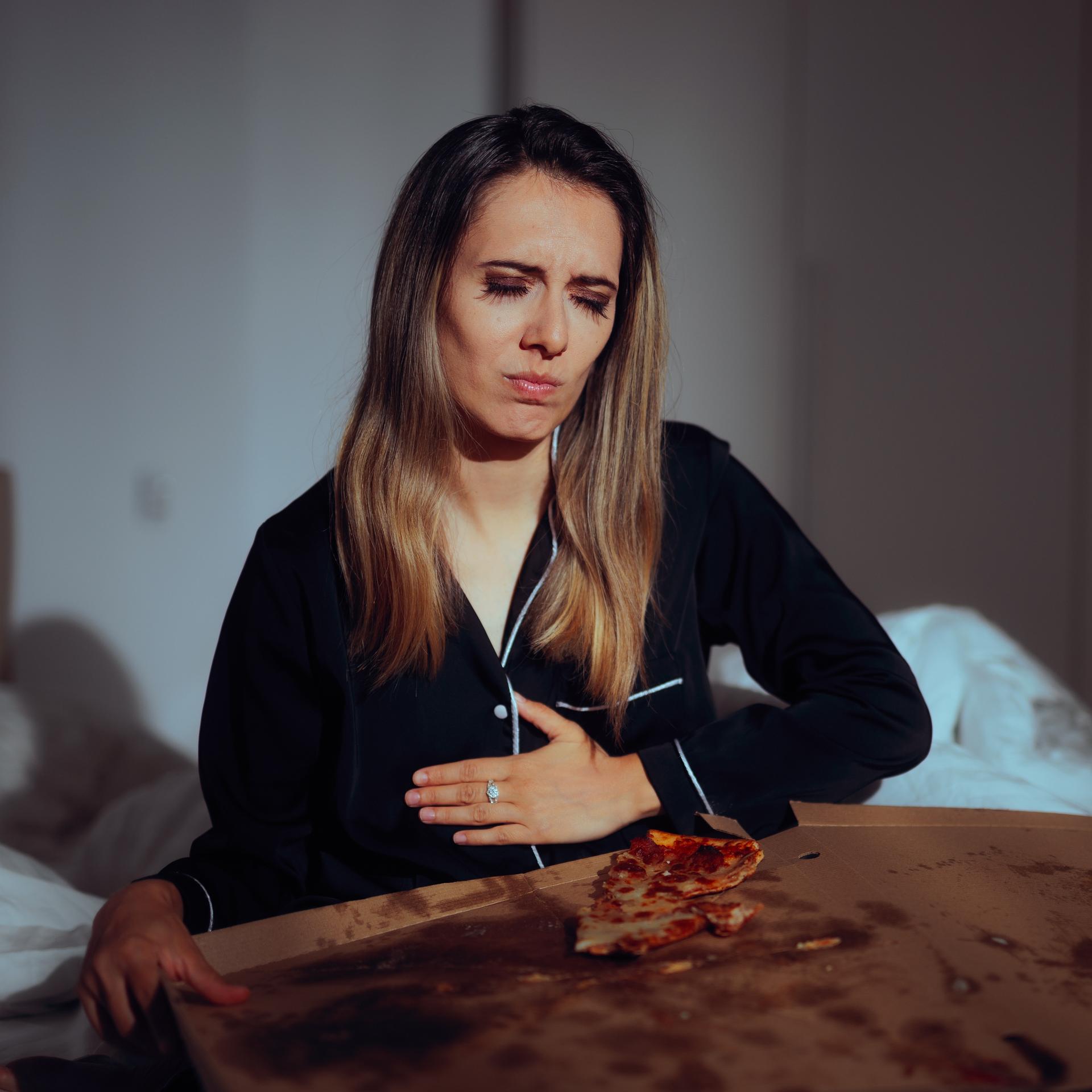 Wzdęcia i zgaga: kiedy odpowiada za nie dieta, a kiedy są sygnałem do diagnostyki