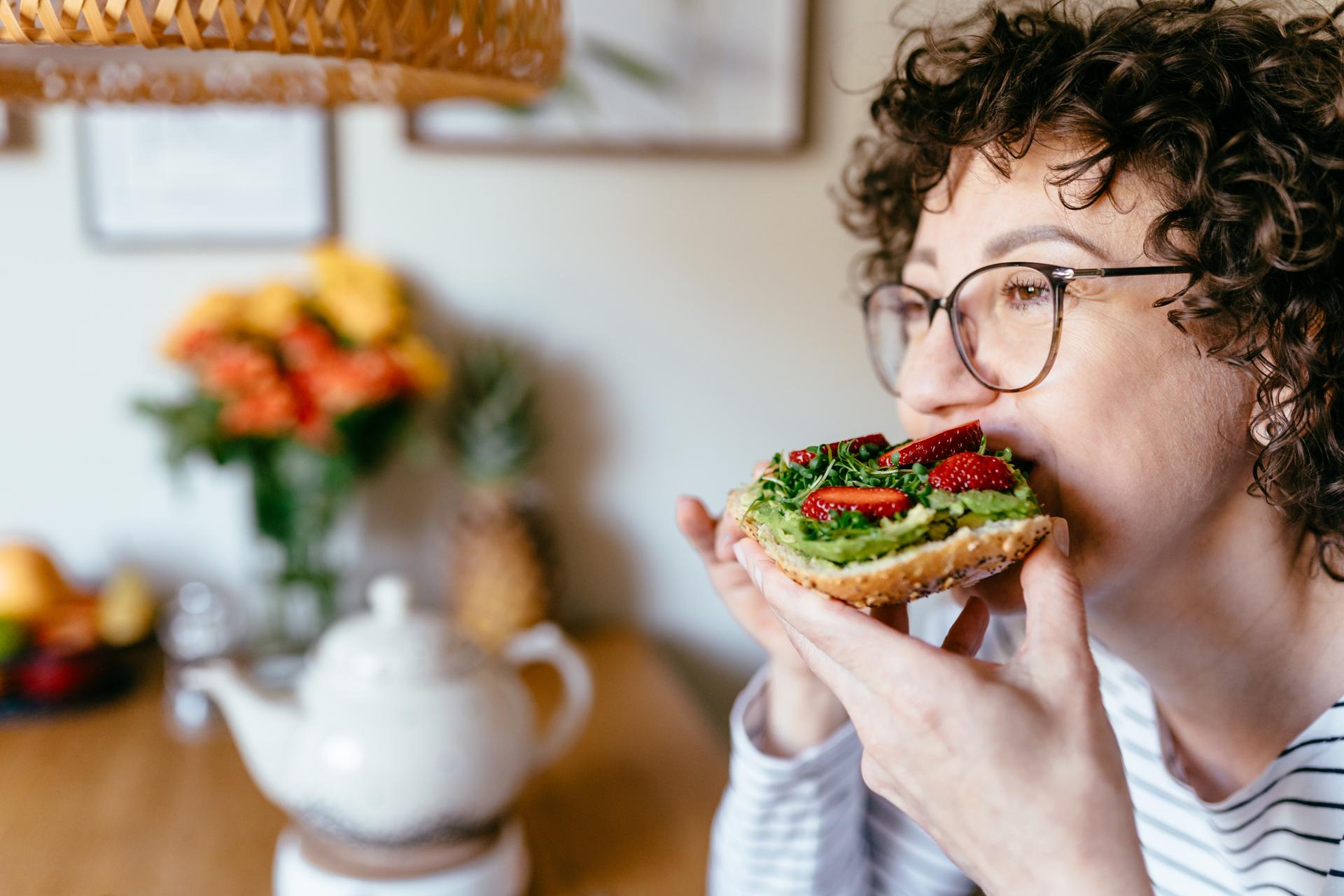 Well ageing od kuchni: co w diecie realnie wspiera zdrowe starzenie